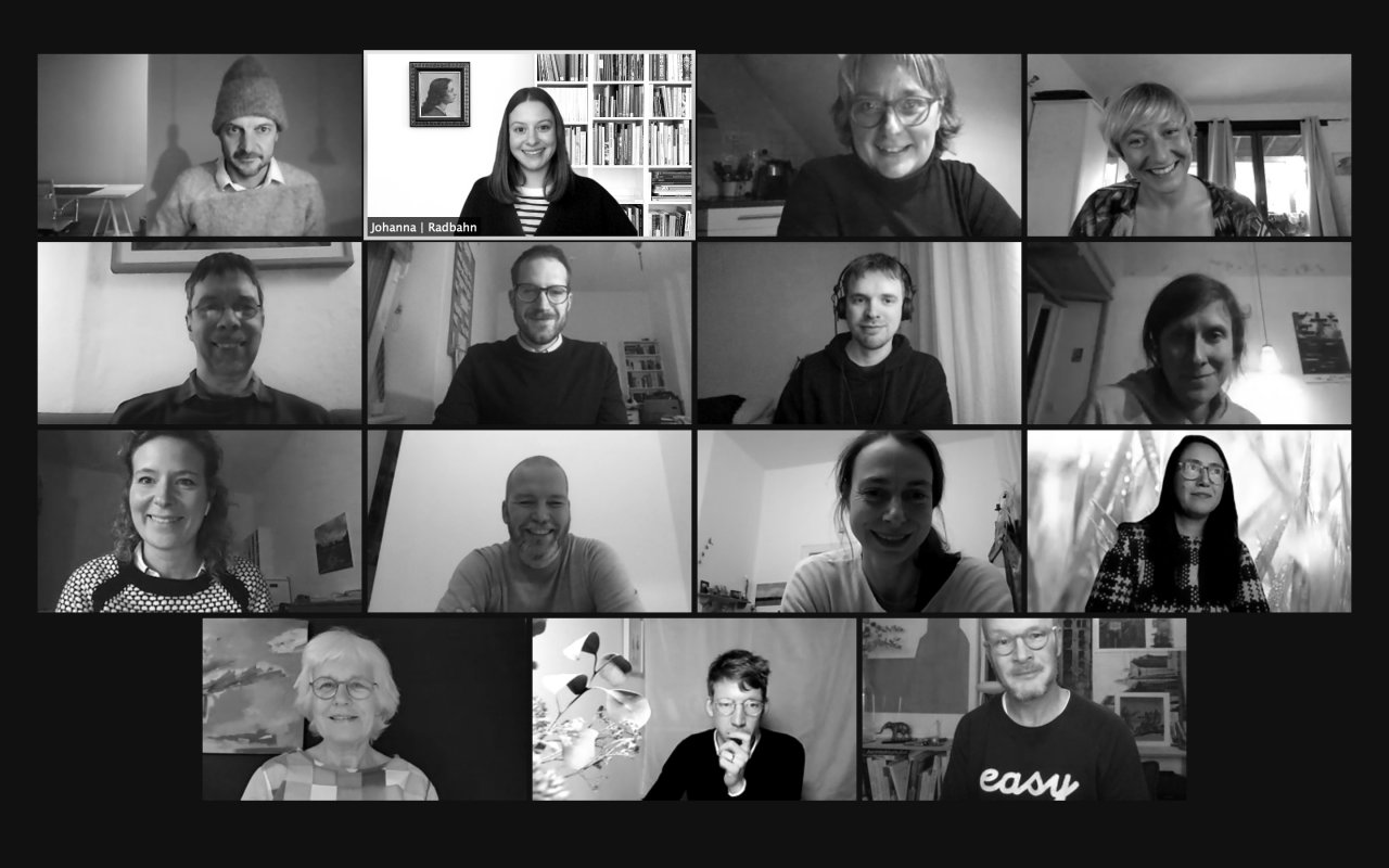 Screenshot eines Online-Treffen des Projektbeirats. Zu sehen sind einzelne Video-Kacheln von zwöf Personen, die alle in die Kamera blicken.